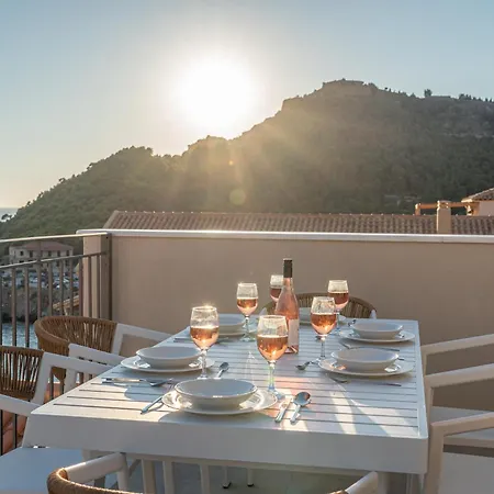 Assos Rockshore By The Sea *