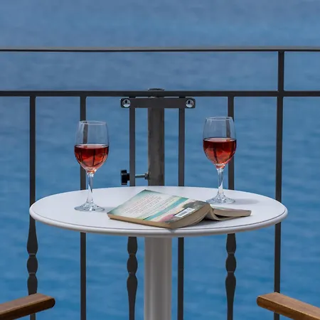 Assos Rockshore By The Sea Apartman