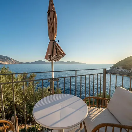 Assos Rockshore By The Sea Apartment *